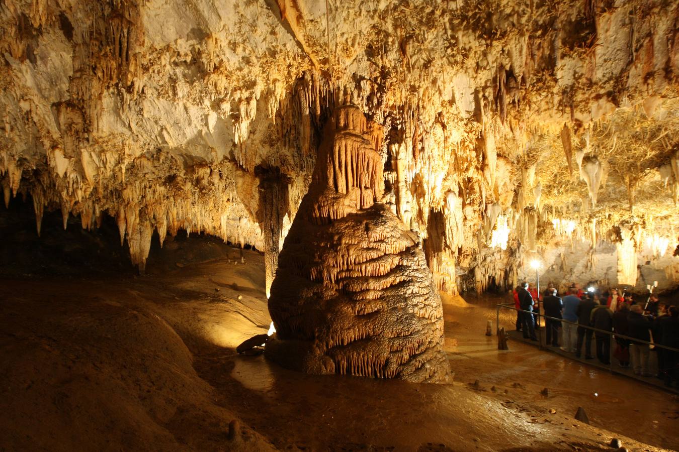 Пещера Посалагуа в Природном парке Арманьон 