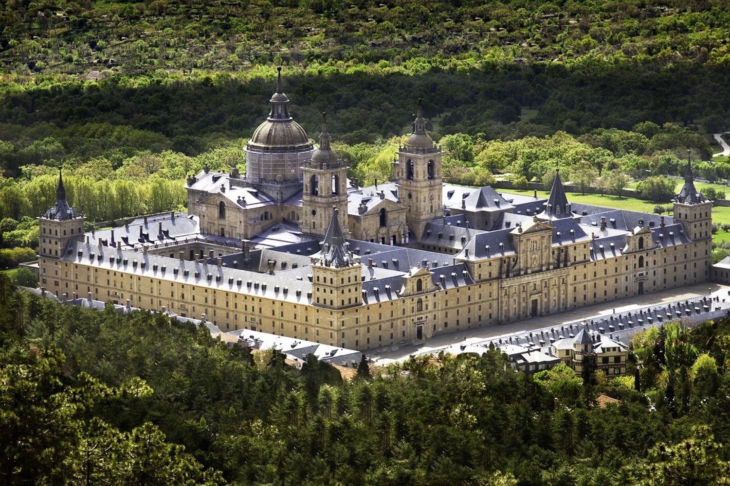 Дворец-монастырь Сан-Лоренсо-де-Эль-Эскориал